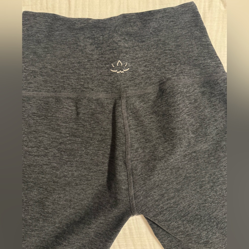 Beyond Yoga Gray midi space-dye leggings. EUC.